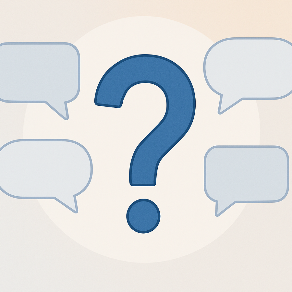 中央に大きな「？」と周囲の吹き出しアイコン、淡色グラデ背景のフラットイラスト