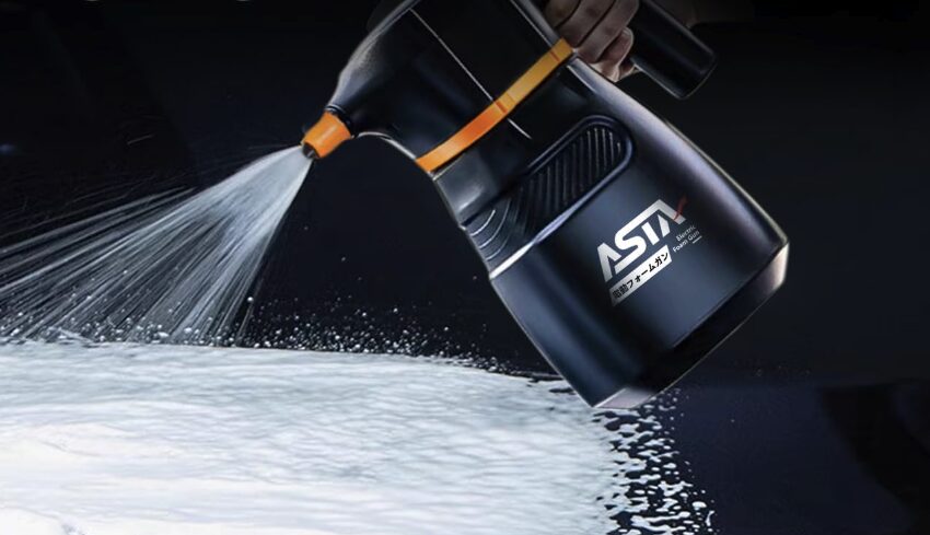 電動フォームガンのおすすめ3位のASTA 電動フォームガン噴霧時の画像