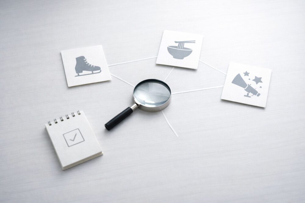 小芝風花の実家金持ち説が広がる理由を3要素で整理するイメージ（虫眼鏡と3つの象徴カード）