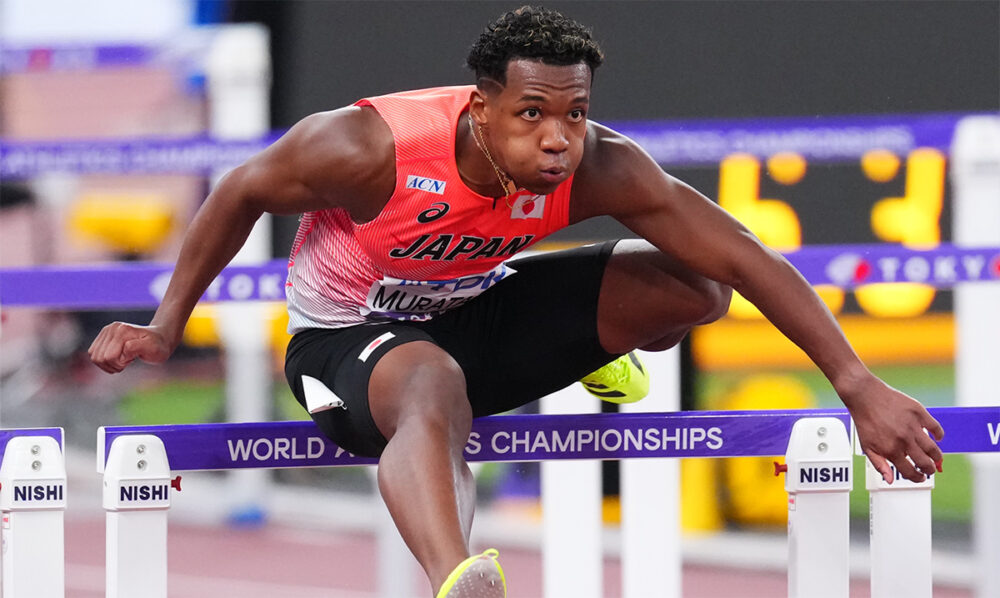 村竹ラシッドがハードルを飛び越える瞬間の写真