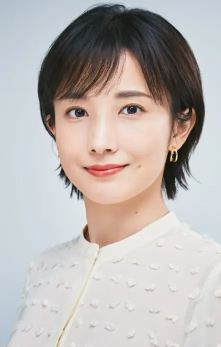 林田理沙アナウンサーのプロフィール写真。ショートヘアで笑顔を浮かべるバストアップショット。