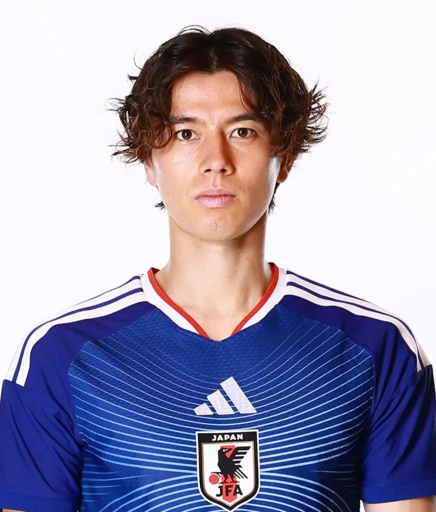 サッカー日本代表やイングランドのリーズでミッドフィルダーとして活躍するプロサッカー選手・田中碧のイメージイラスト